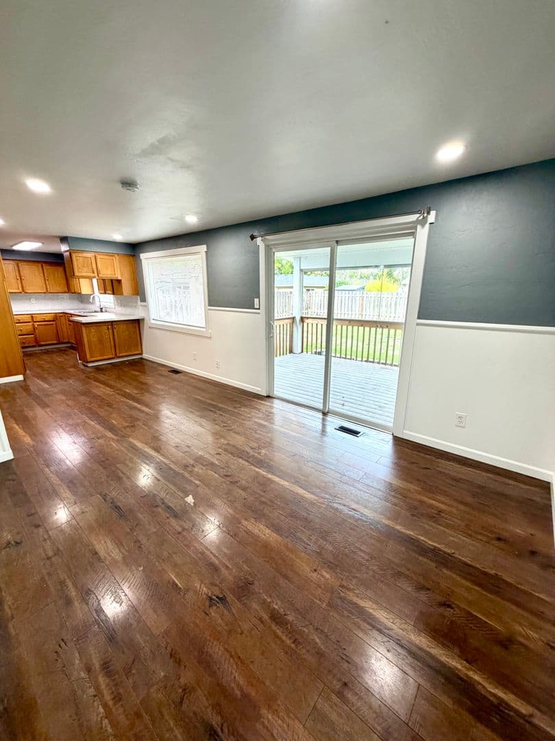 4023 CAROLINA AVE NE 7 of 20