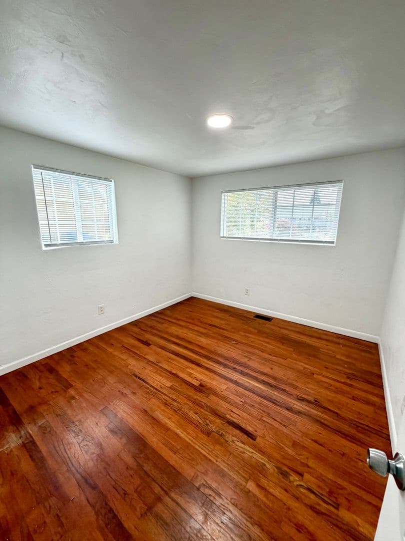 4023 CAROLINA AVE NE 13 of 20