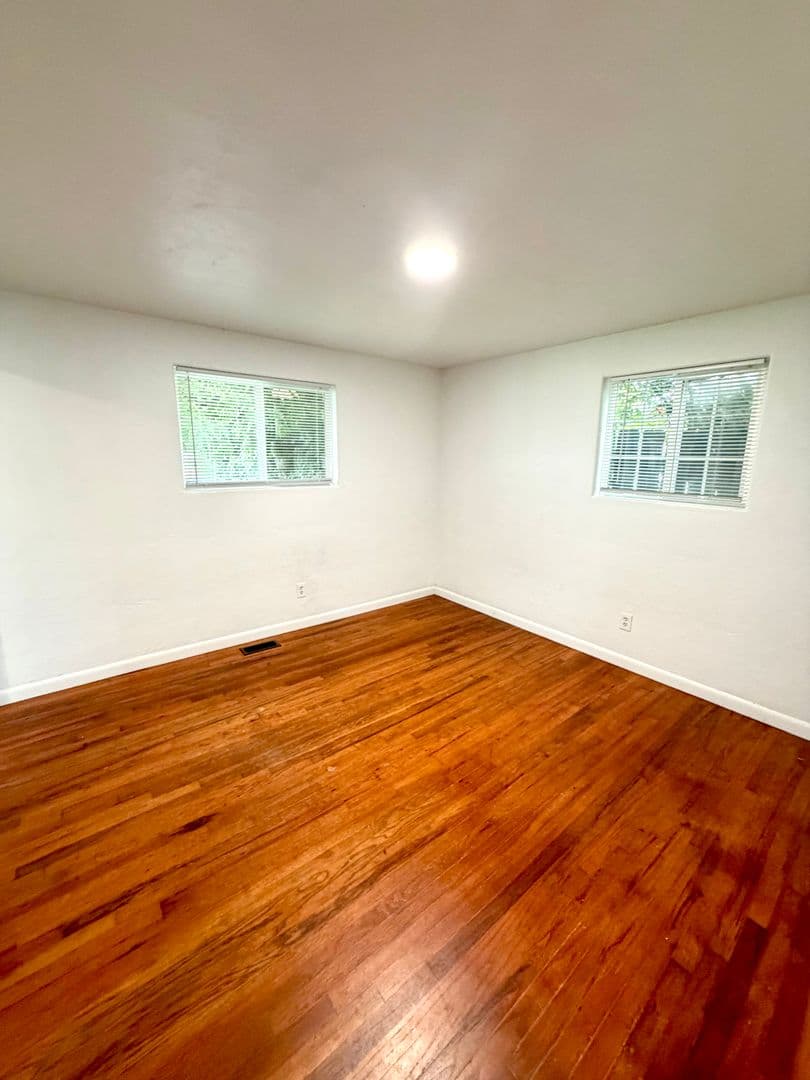 4023 CAROLINA AVE NE 14 of 20