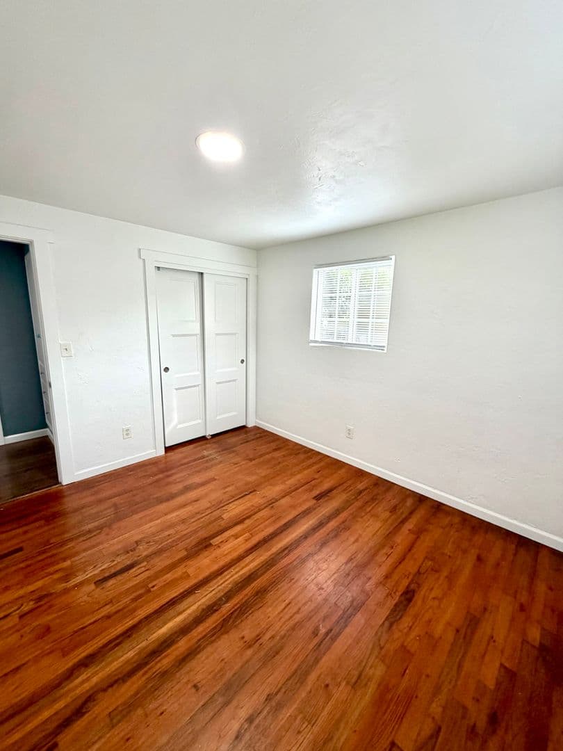 4023 CAROLINA AVE NE 9 of 20