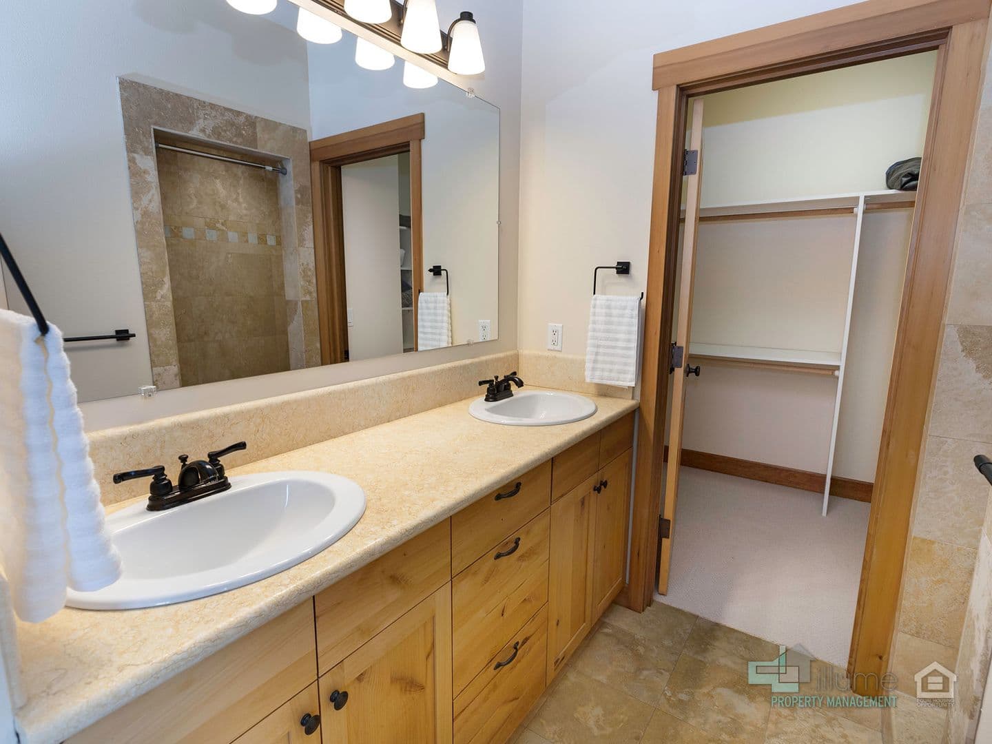 2 Bedroom, 2 Bath.. LOCATION LOCATION LOCATION.... River Views!! 47 of 66