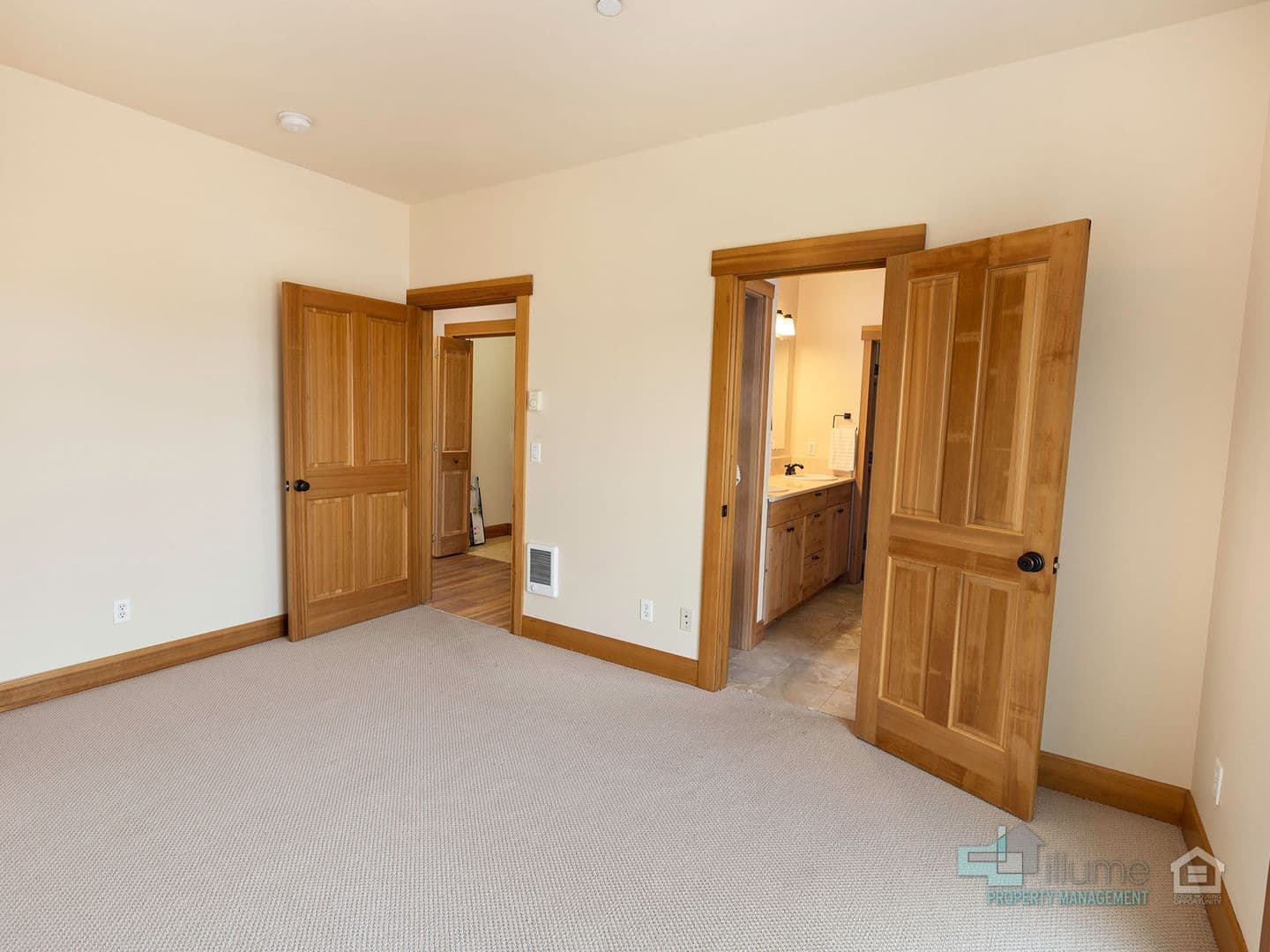 2 Bedroom, 2 Bath.. LOCATION LOCATION LOCATION.... River Views!! 52 of 66