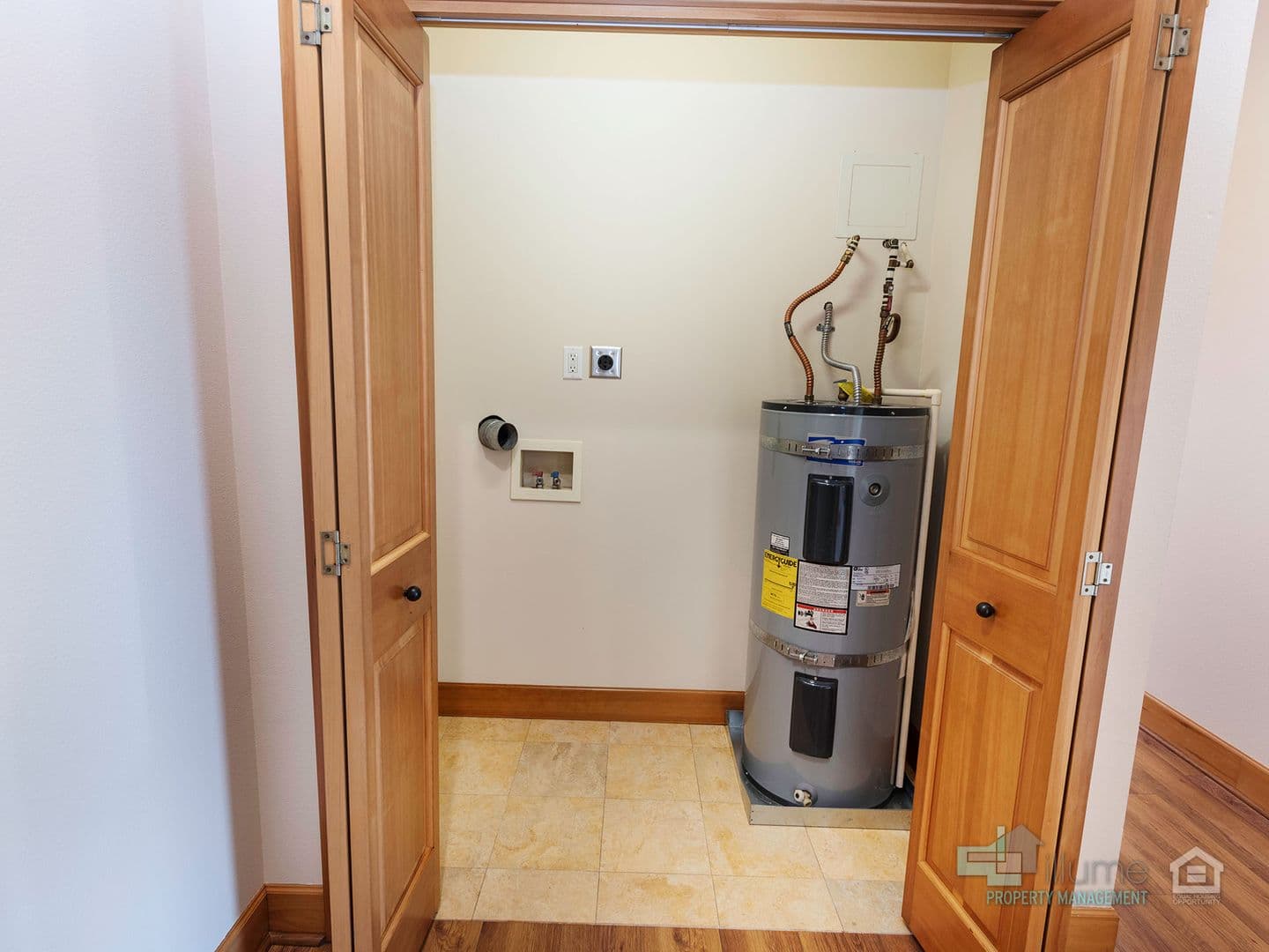 2 Bedroom, 2 Bath.. LOCATION LOCATION LOCATION.... River Views!! 49 of 66