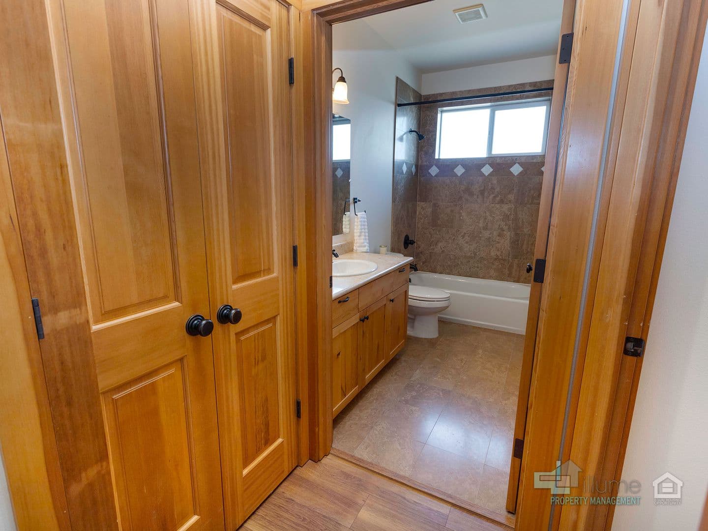 2 Bedroom, 2 Bath.. LOCATION LOCATION LOCATION.... River Views!! 58 of 66