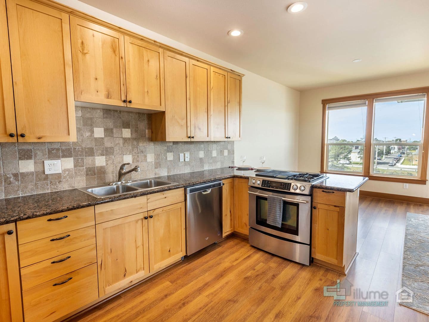 2 Bedroom, 2 Bath.. LOCATION LOCATION LOCATION.... River Views!! 46 of 66