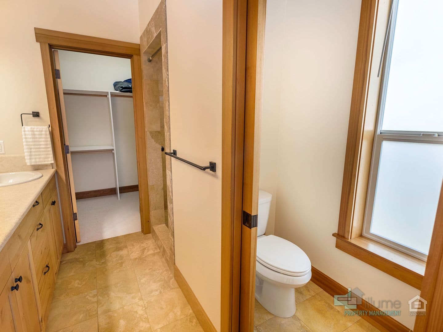 2 Bedroom, 2 Bath.. LOCATION LOCATION LOCATION.... River Views!! 48 of 66