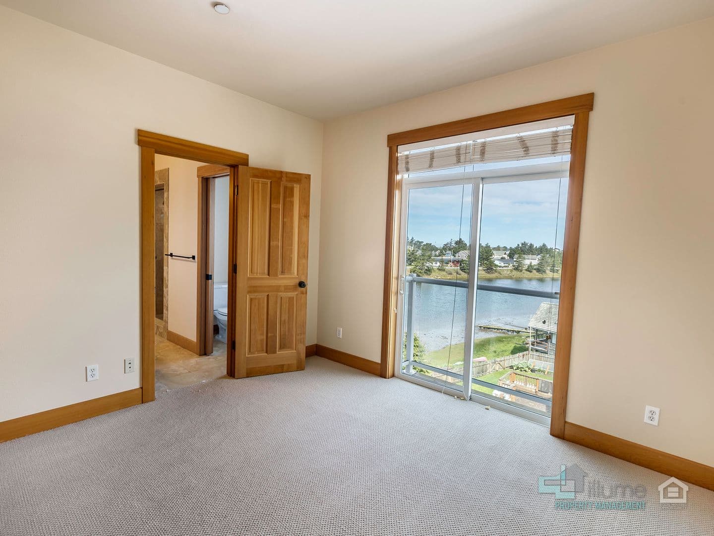 2 Bedroom, 2 Bath.. LOCATION LOCATION LOCATION.... River Views!! 51 of 66
