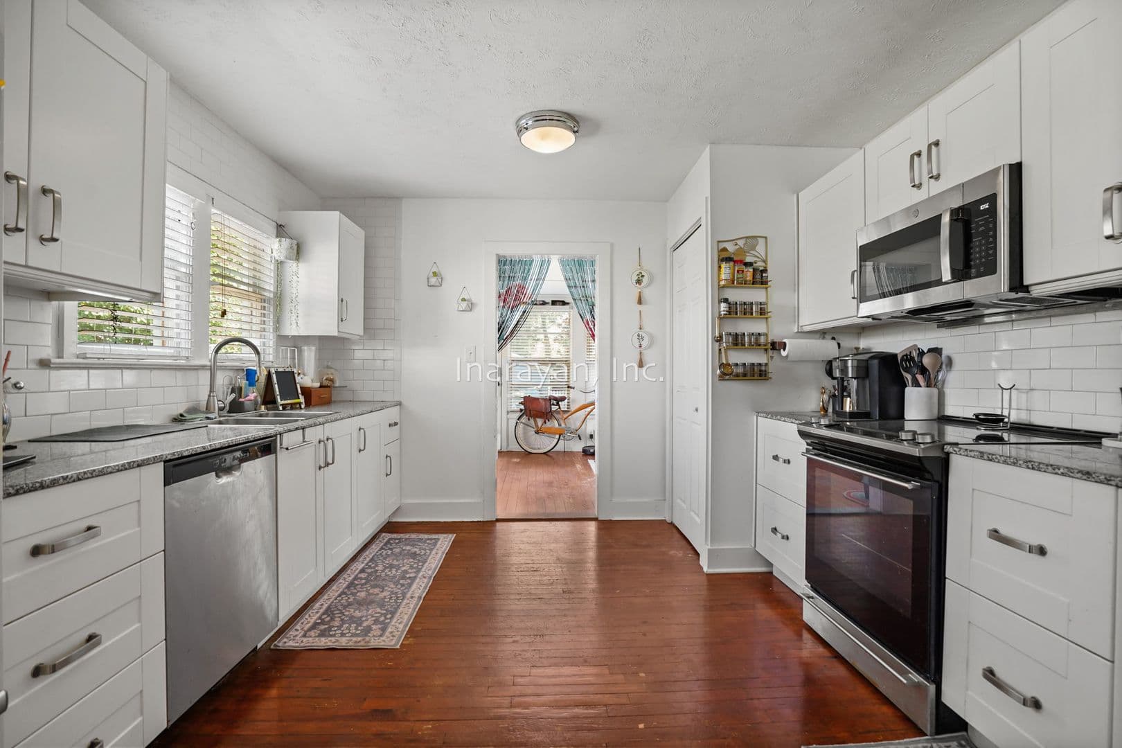 Charming 2 Bedroom, 1 Bathroom House! 7 of 18