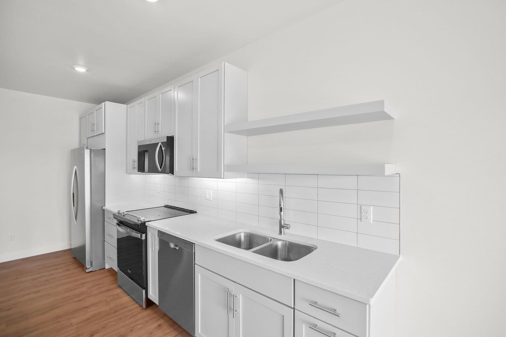The Earl Apartments 6 of 18