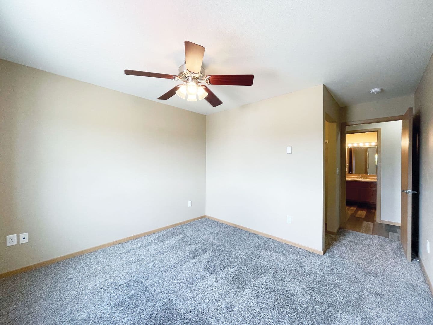 Burlington Apartments 9 of 14