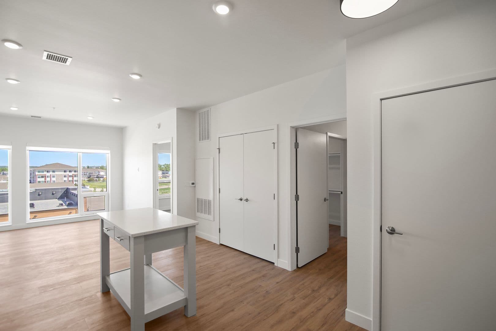 The Earl Apartments 4 of 18