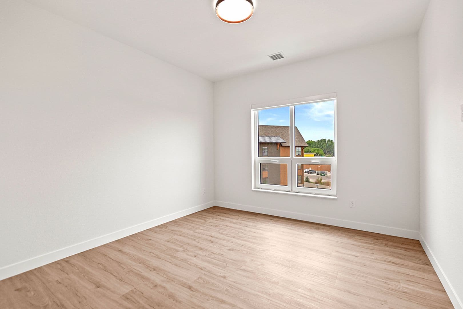 The Earl Apartments 7 of 16
