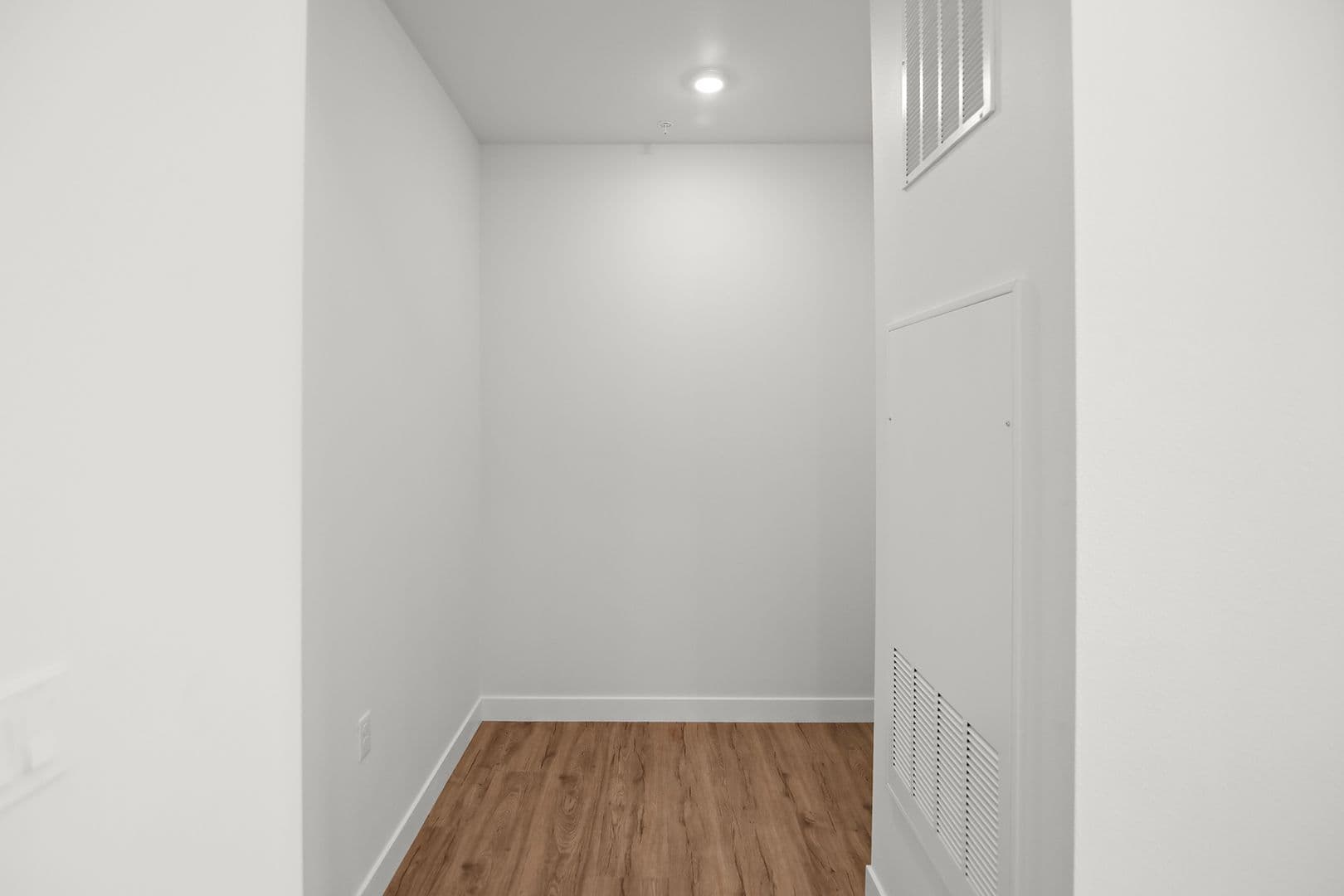 The Earl Apartments 288 of 296