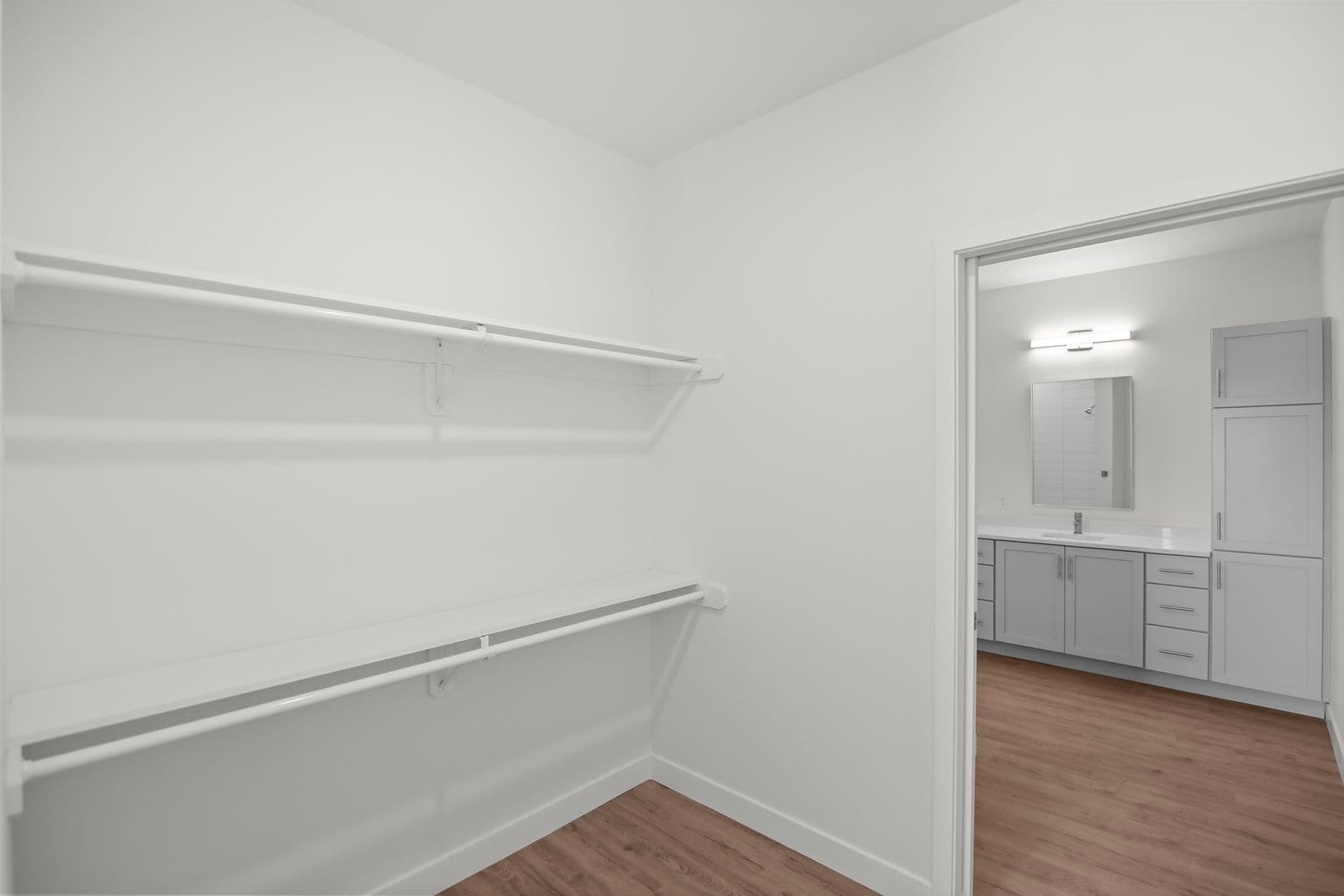The Earl Apartments 294 of 296