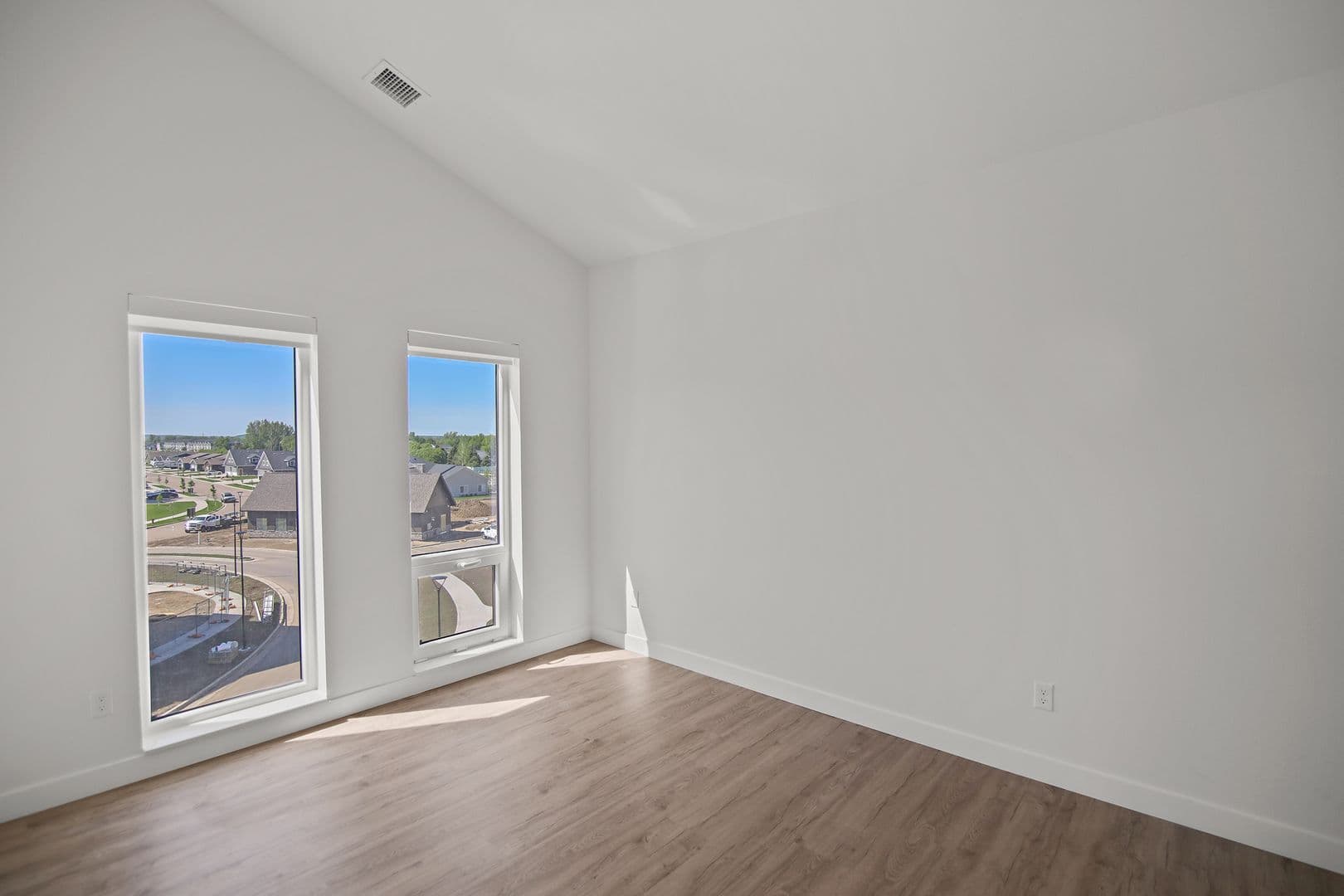 The Earl Apartments 268 of 296
