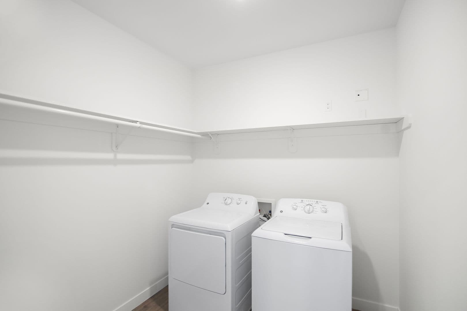 The Earl Apartments 259 of 296