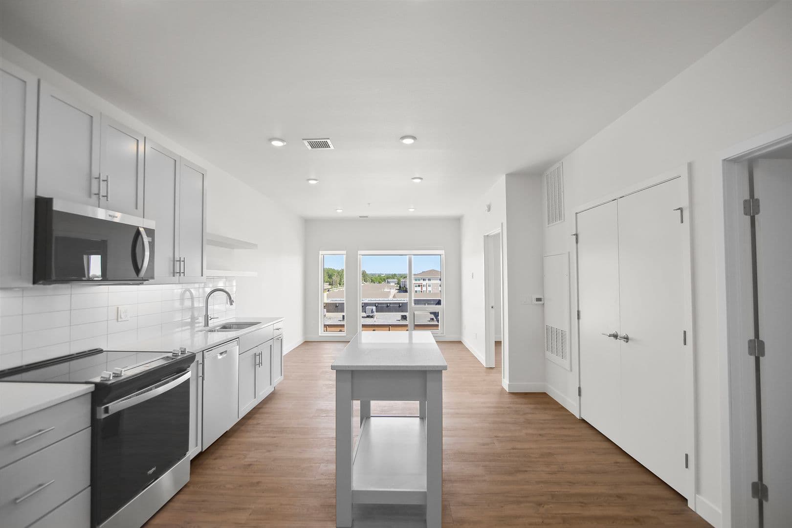 The Earl Apartments 2 of 18