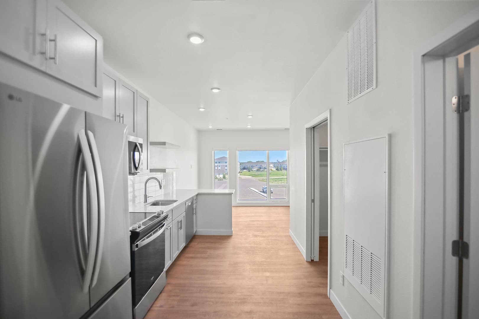 The Earl Apartments 250 of 296