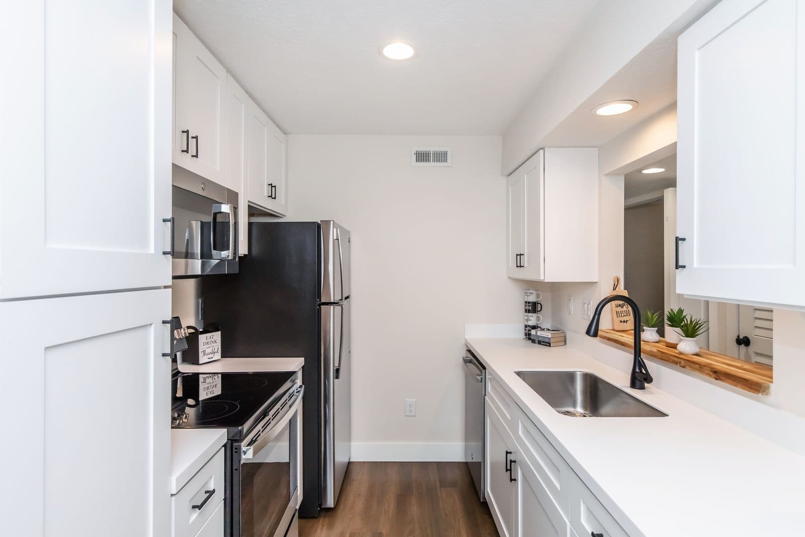 Hawthorn Suites Apartments 1 of 11