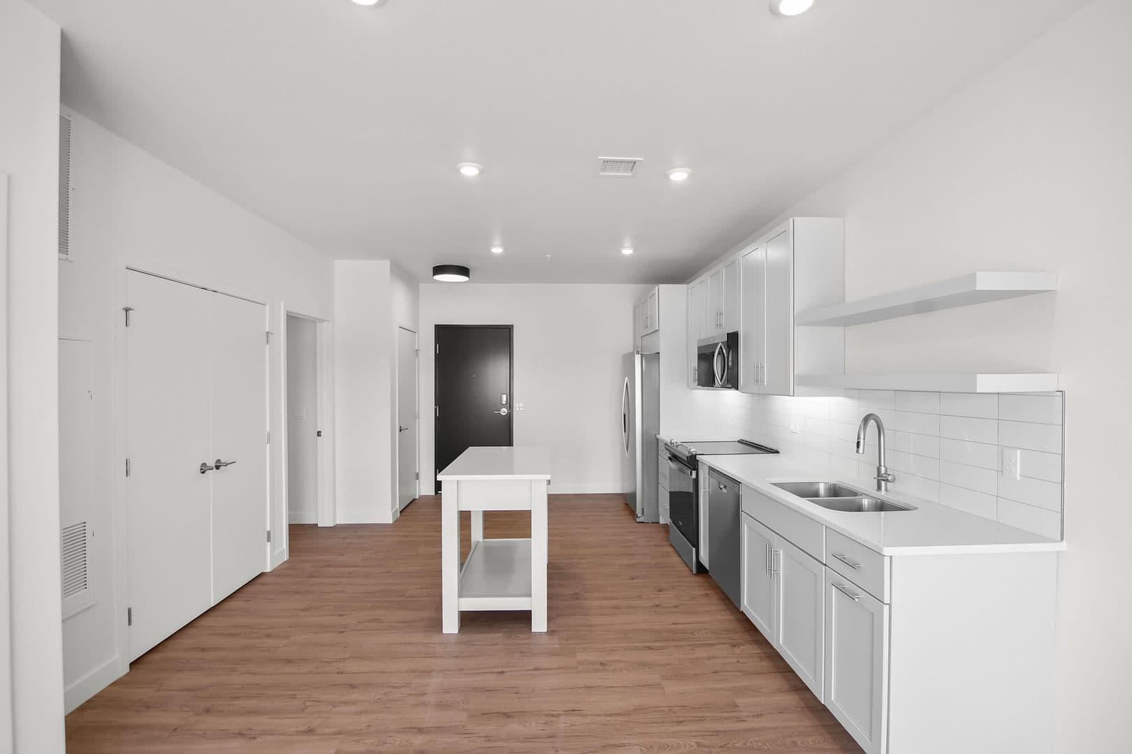 The Earl Apartments 7 of 18