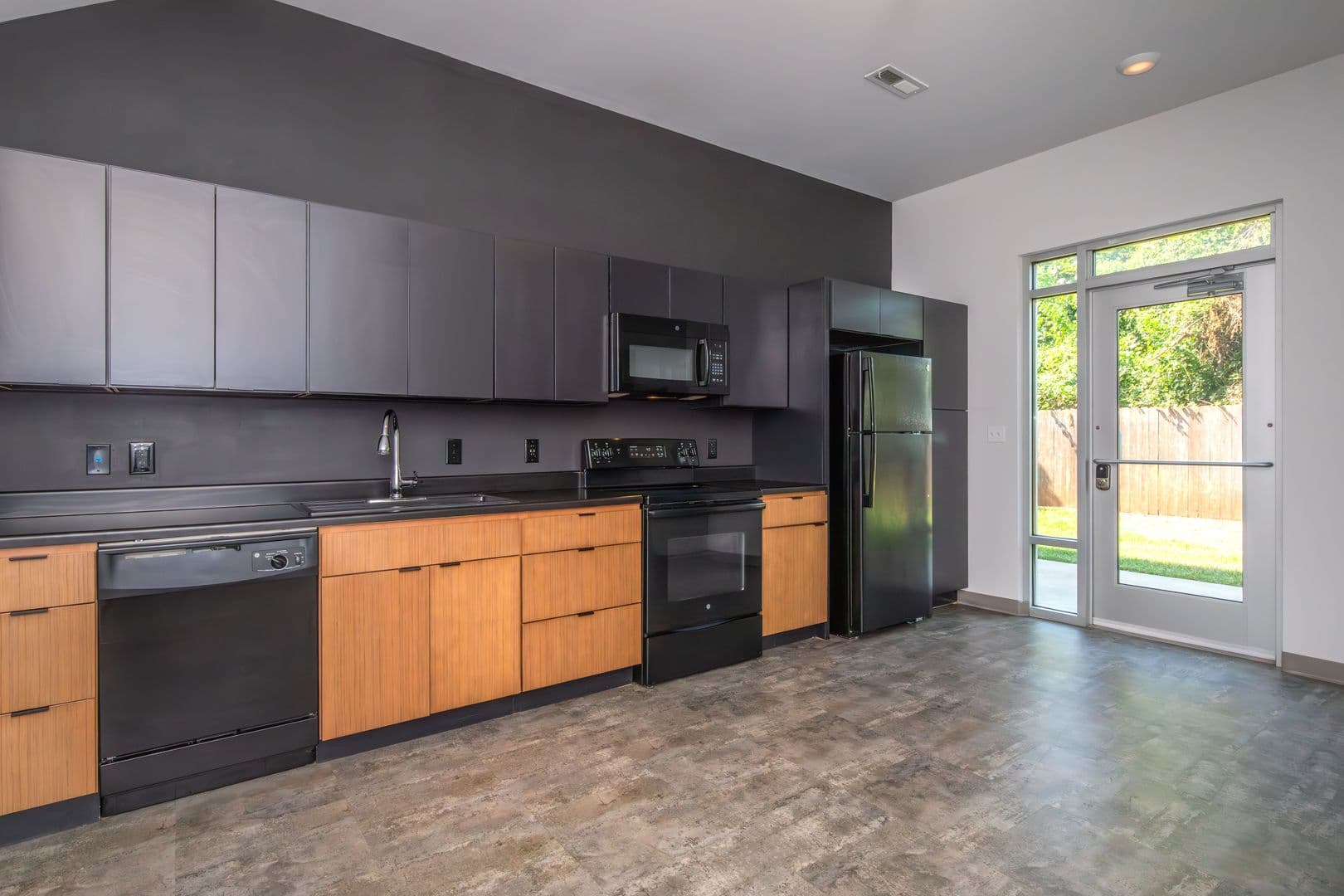 Trails Bend Apartments and Townhomes 2 of 34