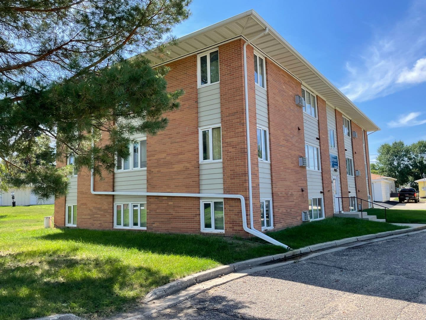 Fairmont Apartments 9 of 10