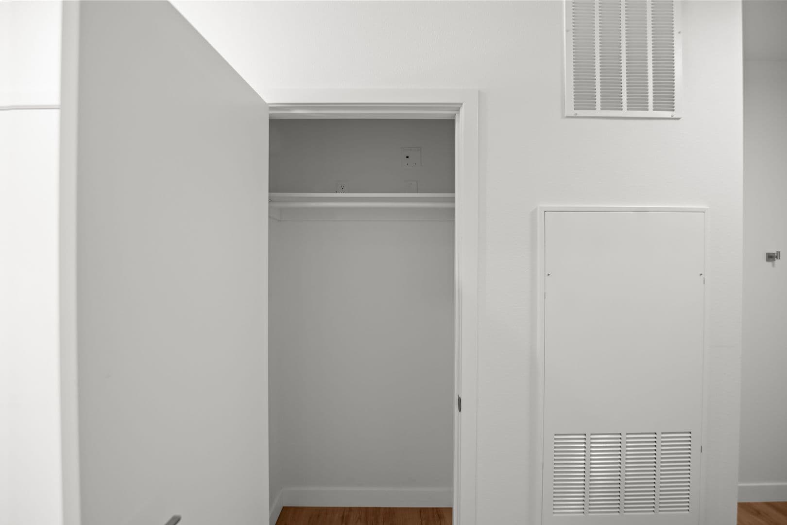 The Earl Apartments 236 of 296