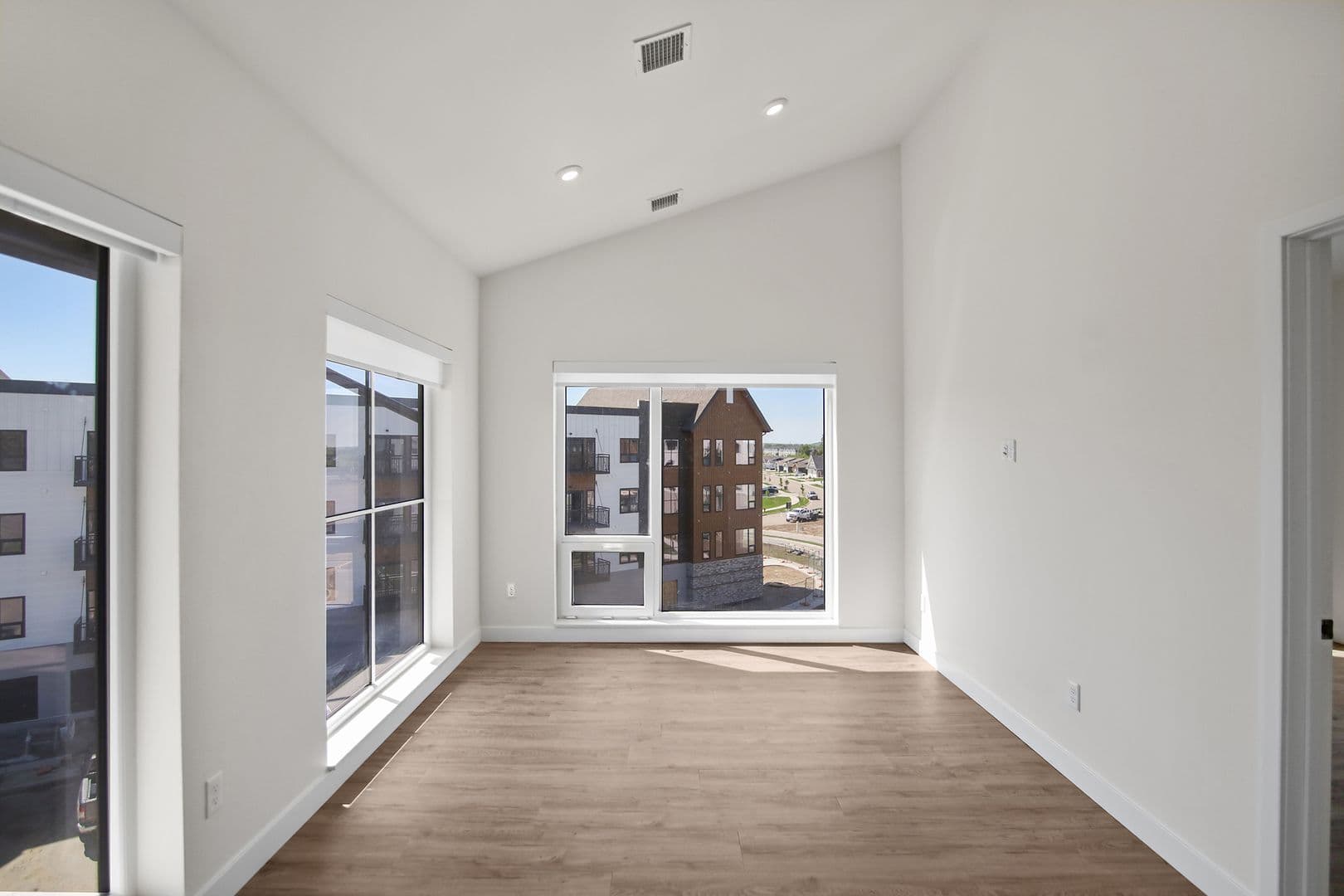 The Earl Apartments 270 of 296