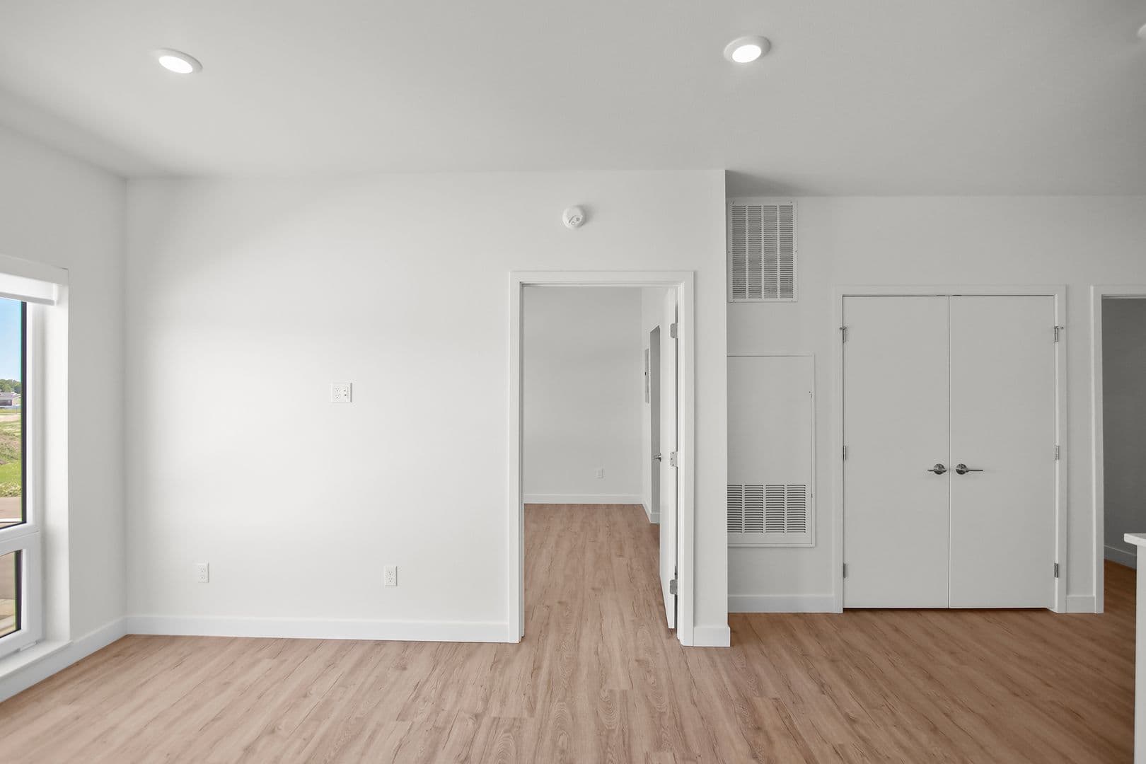 The Earl Apartments 10 of 18