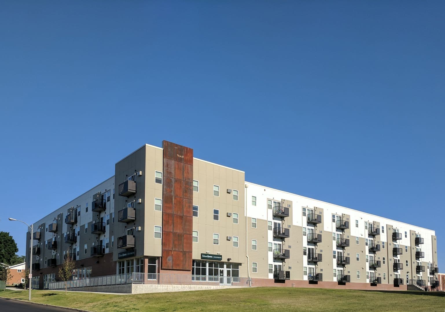 Badlands Apartments I 3 of 18