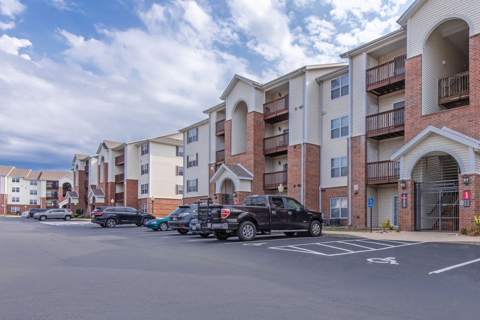 Hawthorn Suites Apartments 9 of 16