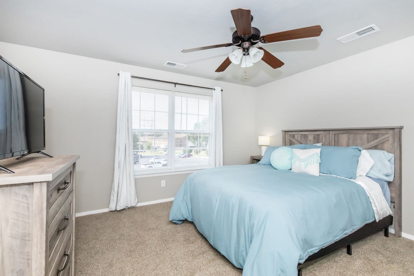 Hawthorn Suites Apartments 2 of 11