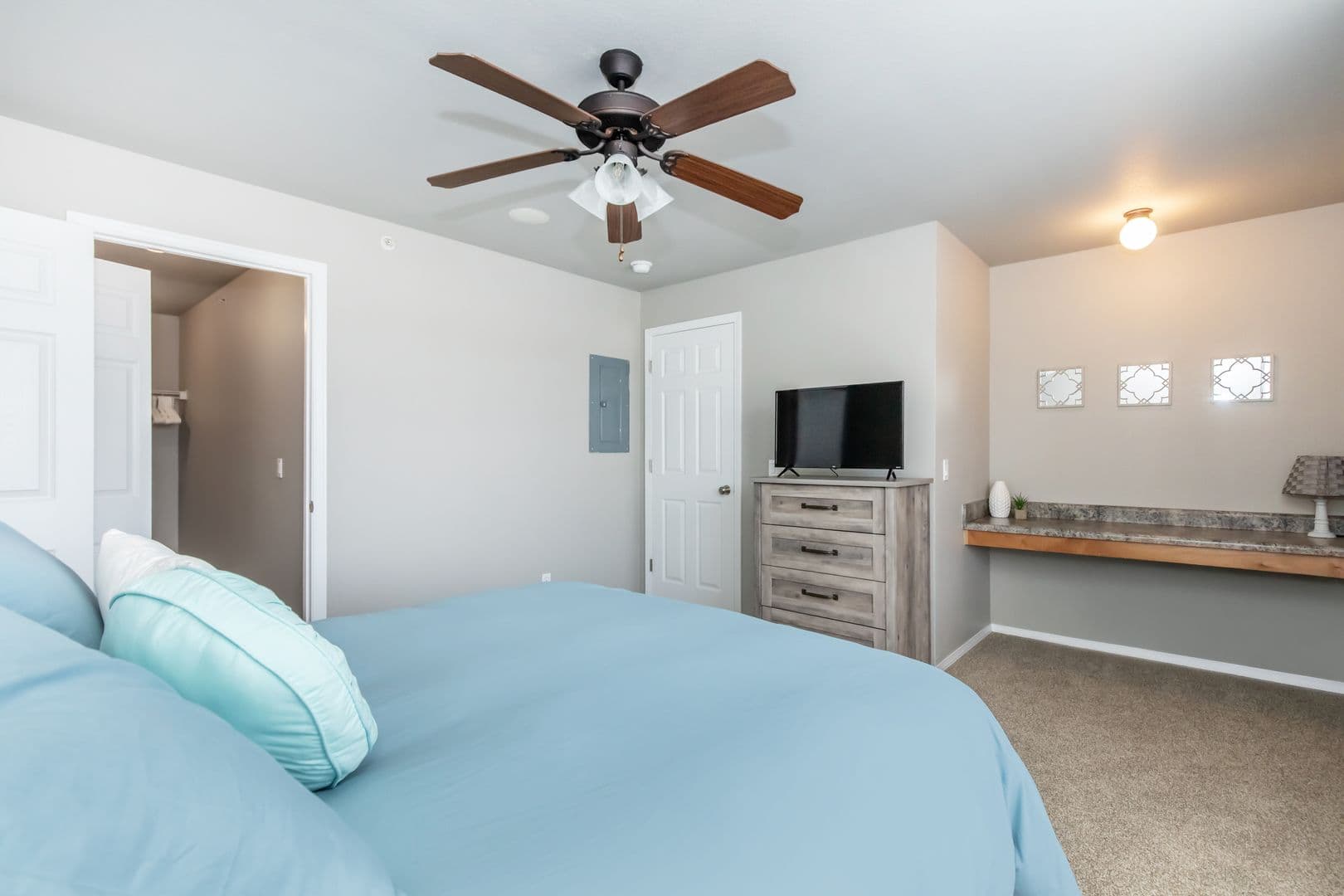 Hawthorn Suites Apartments 5 of 16