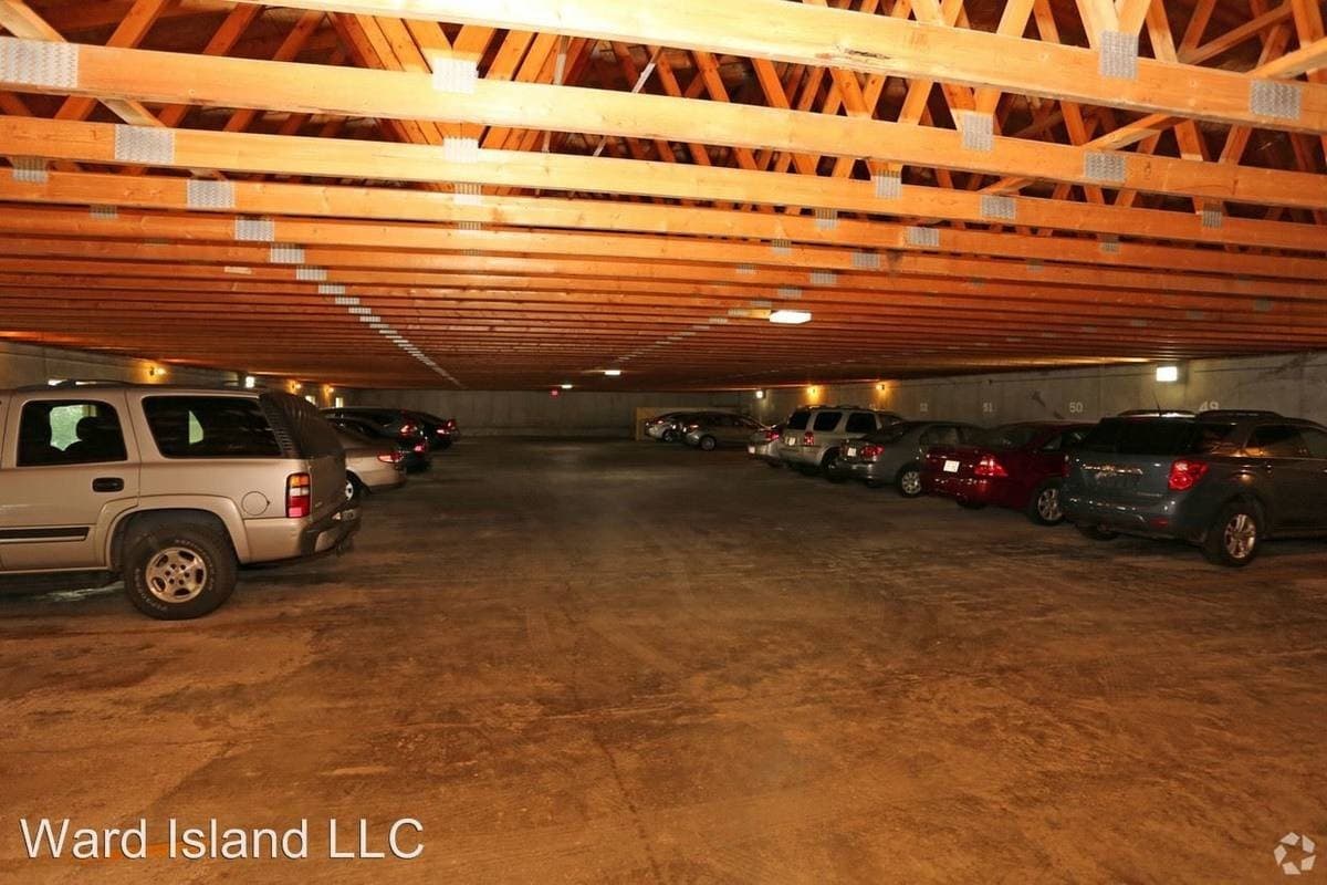 Island Place Apartments 12 of 15