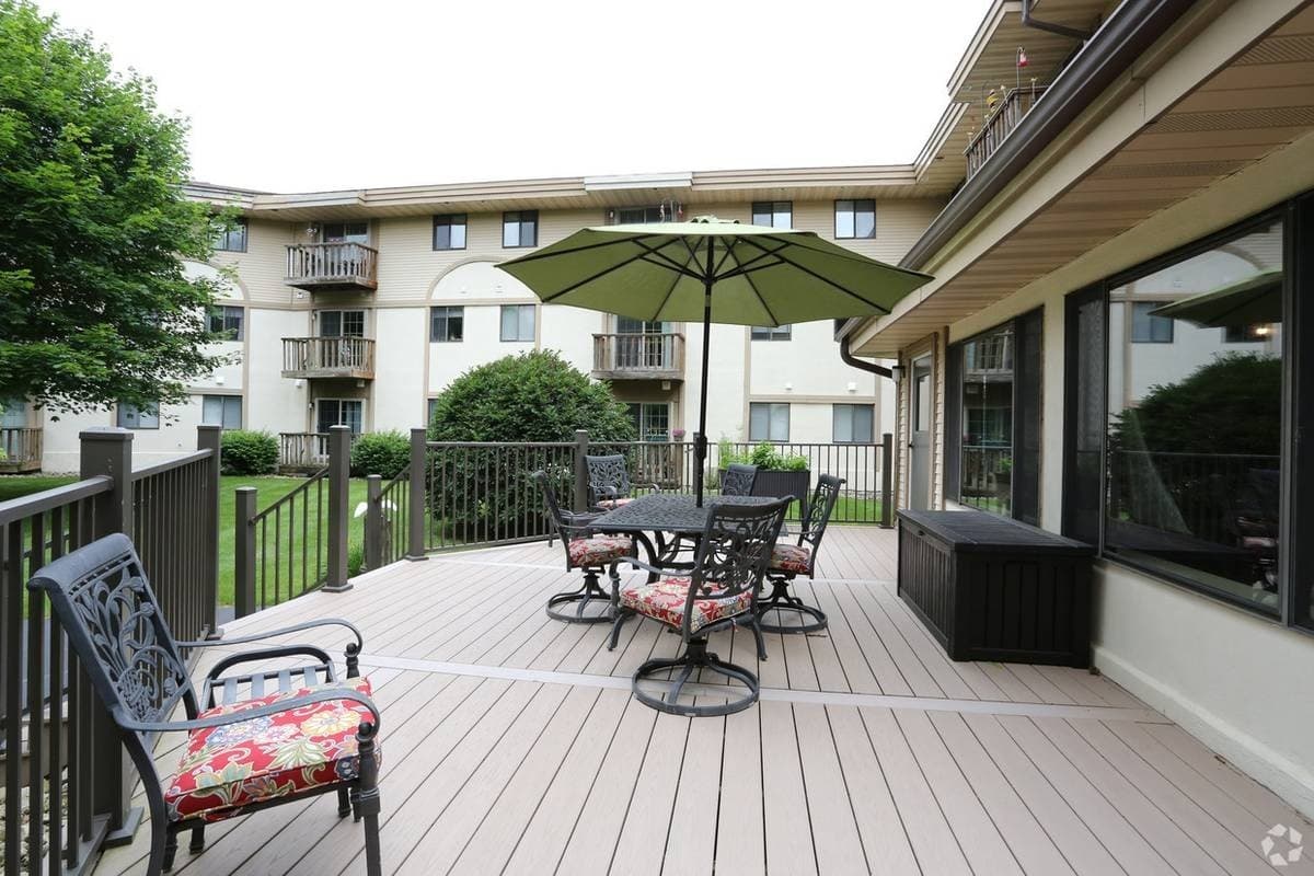 Island Place Apartments 9 of 15
