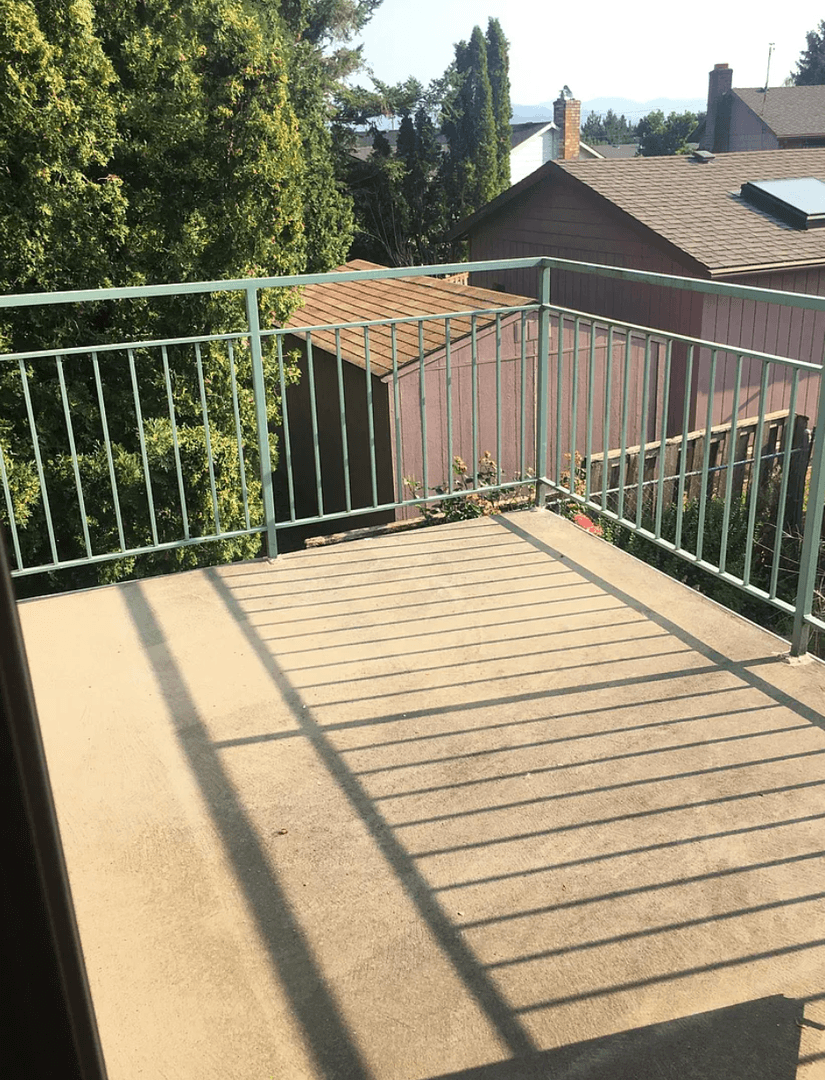Large Renovated upstairs 2-bed 1-bath (approx. 1347 sq. feet) 5 of 8