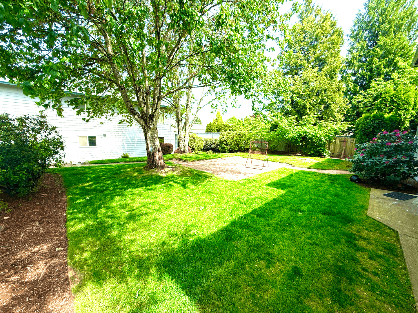 Large Renovated upstairs 2-bed 1-bath (approx. 1347 sq. feet) 2 of 8