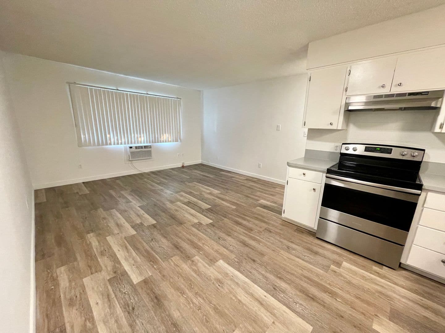 Pine Villa Apartments 4 of 35