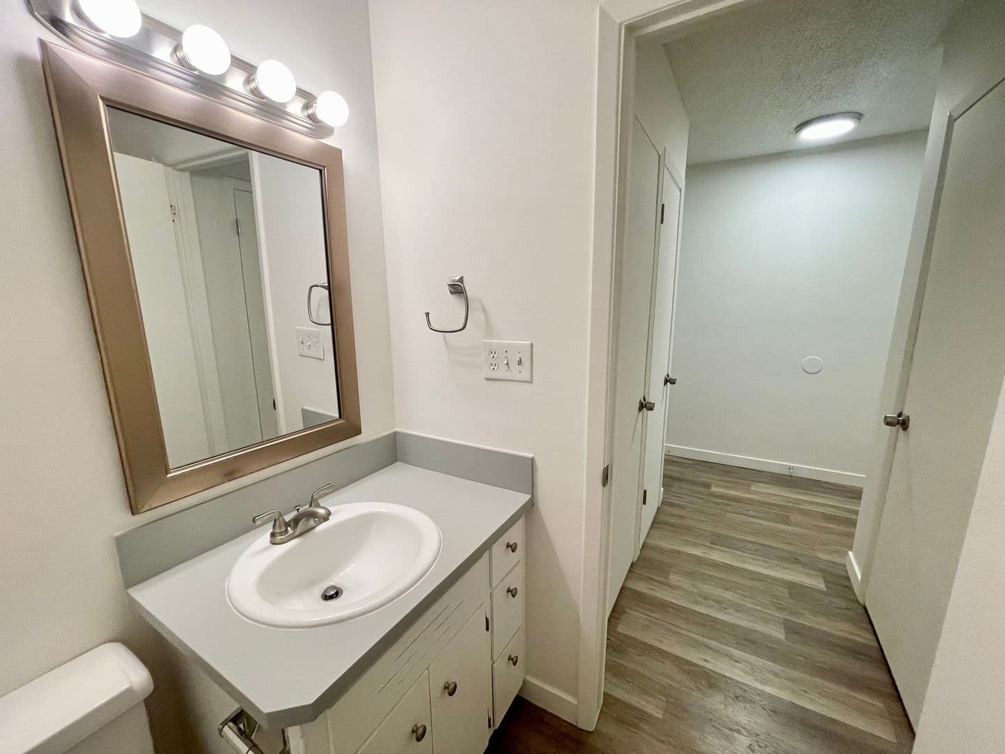 Pine Villa Apartments 12 of 35