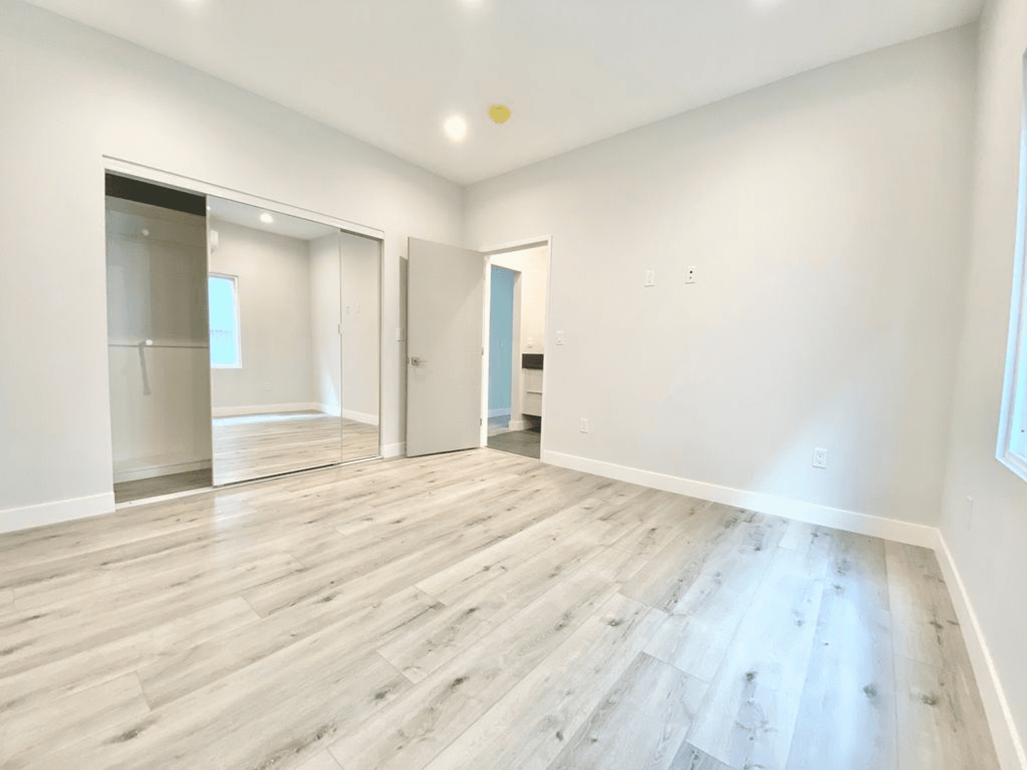 N Swall Apartments 4 of 15