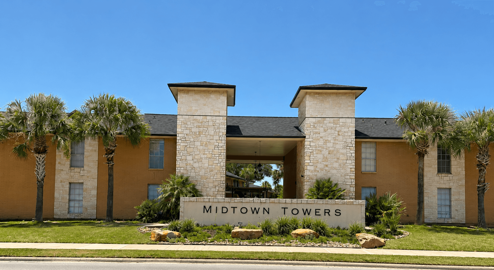 Midtown Manor &amp; Towers 5 of 7