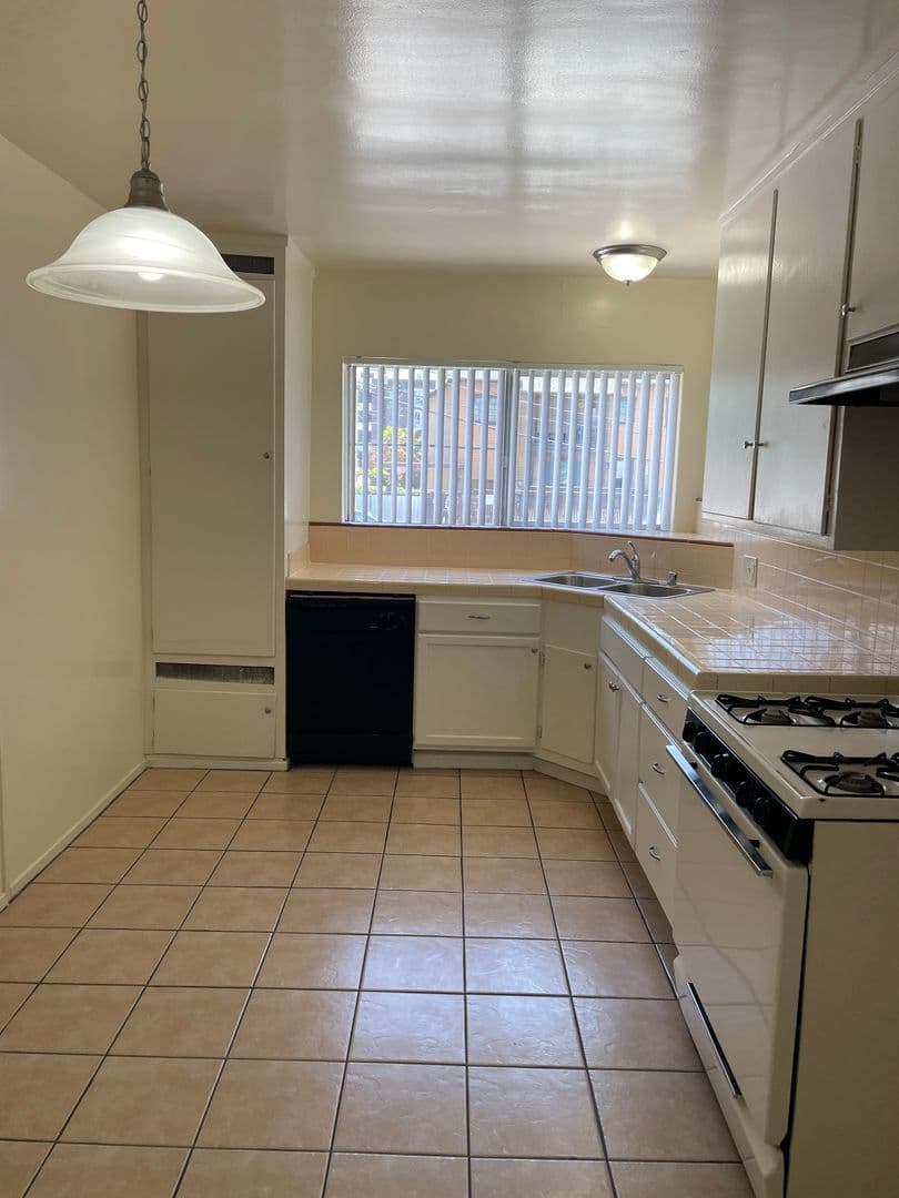 365 W. Doran St 6 of 12
