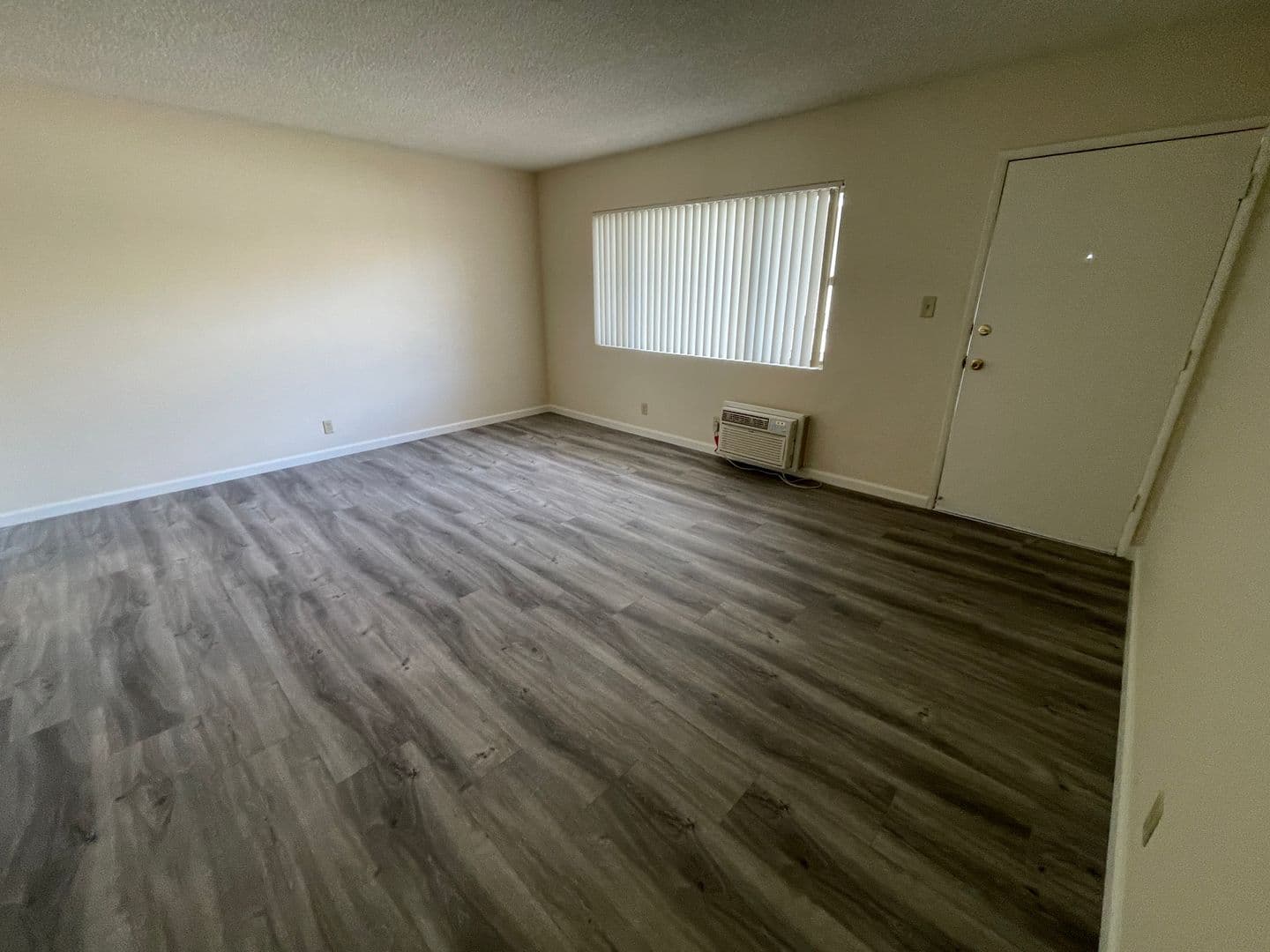 460 W. Doran Street 3 of 12