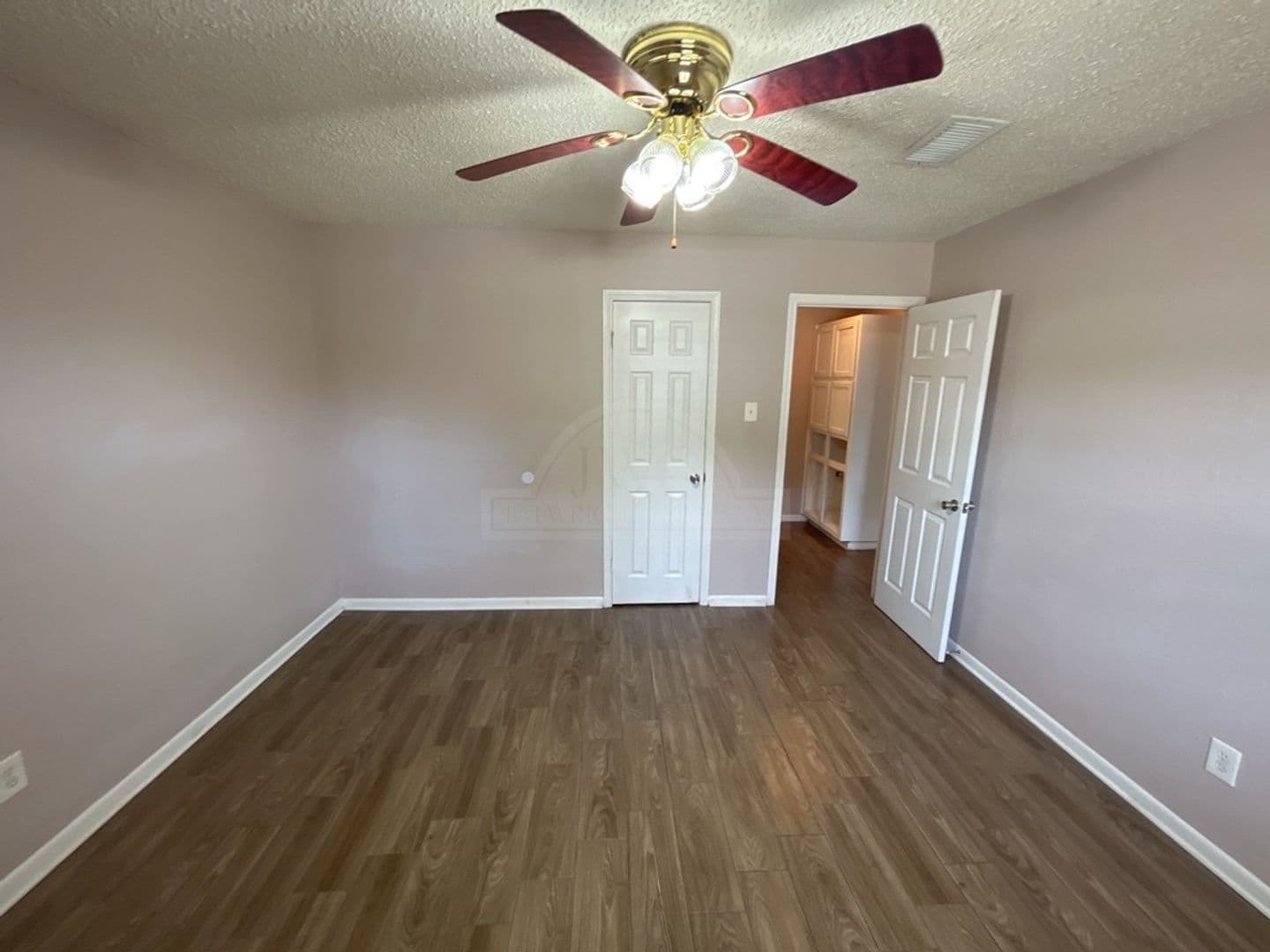 105 W. Reagan Ave 11 of 14