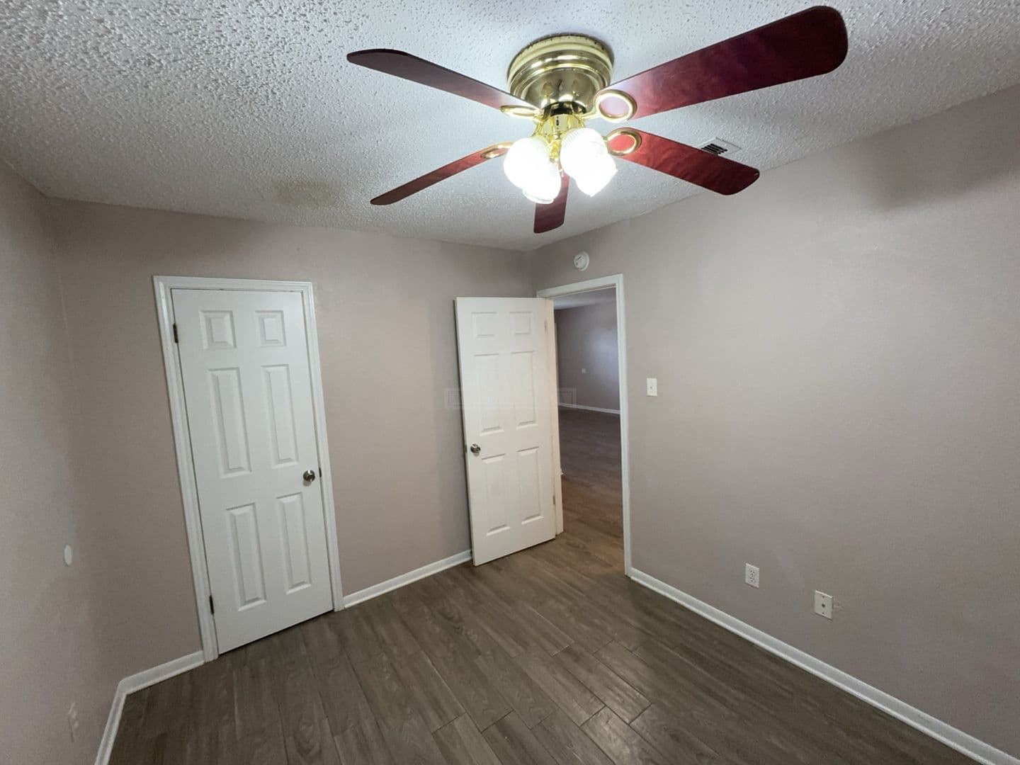 105 W. Reagan Ave 7 of 13