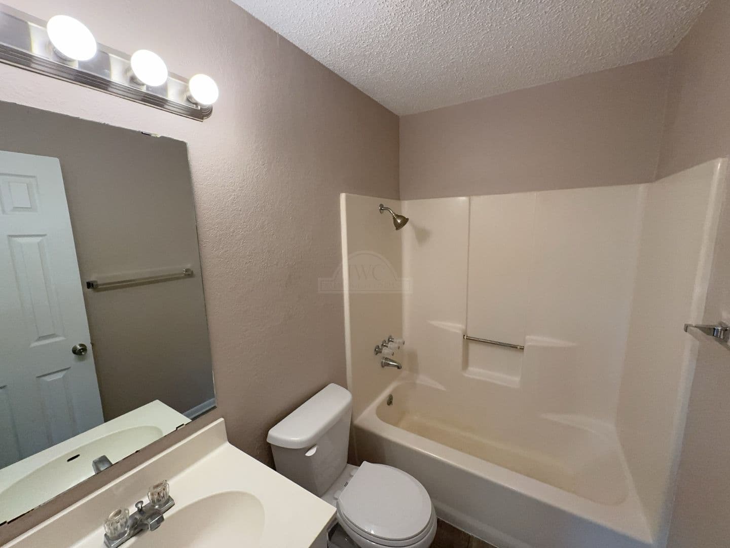 105 W. Reagan Ave 8 of 13