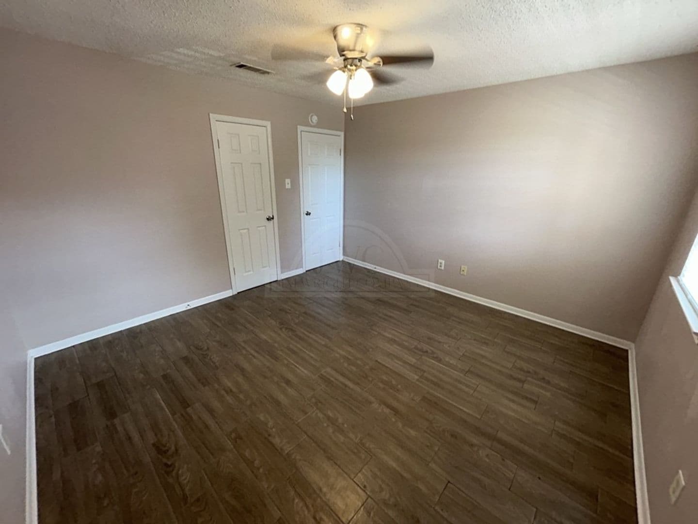 105 W. Reagan Ave 11 of 19