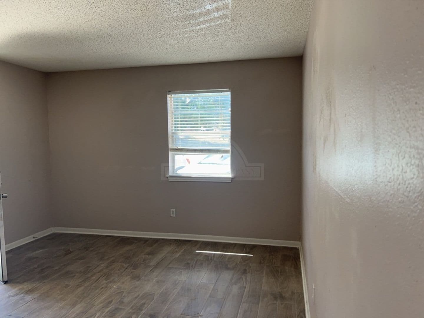 105 W. Reagan Ave 5 of 11