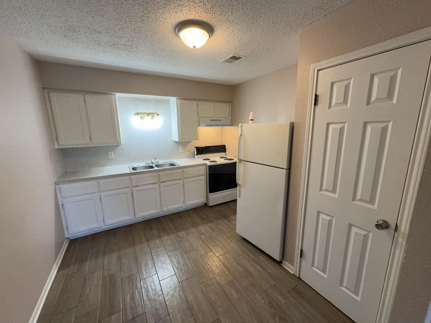 105 W. Reagan Ave 3 of 13
