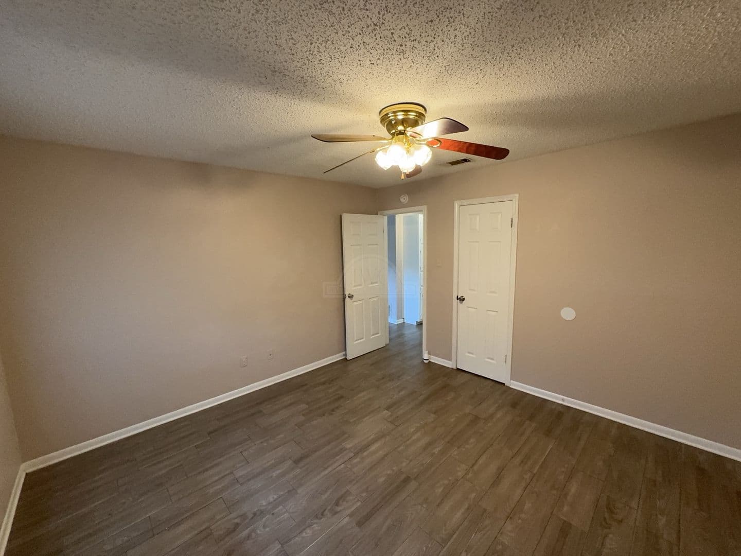 105 W. Reagan Ave 11 of 13